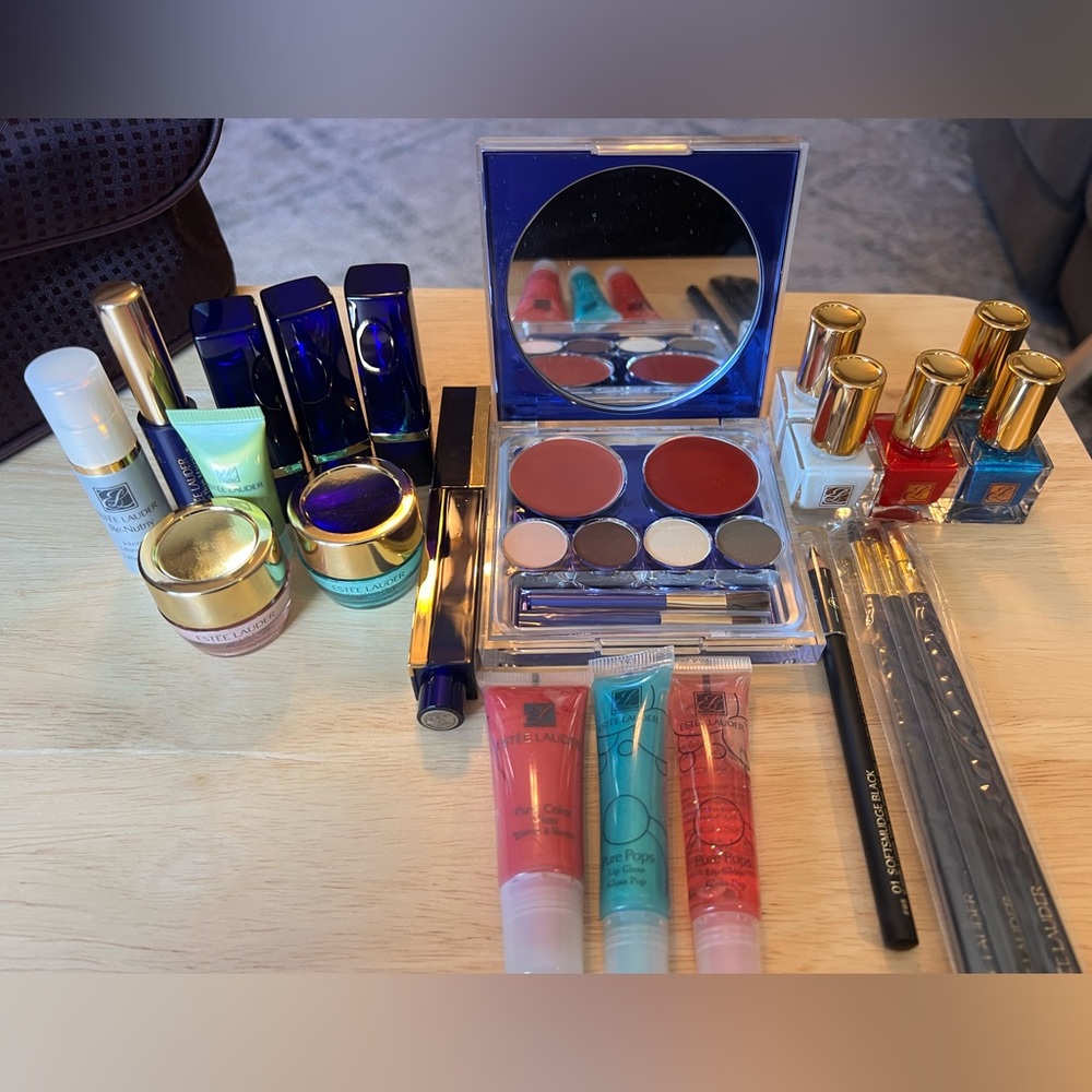 Estée Lauder Makeup Bag with Sample Size Cosmetics